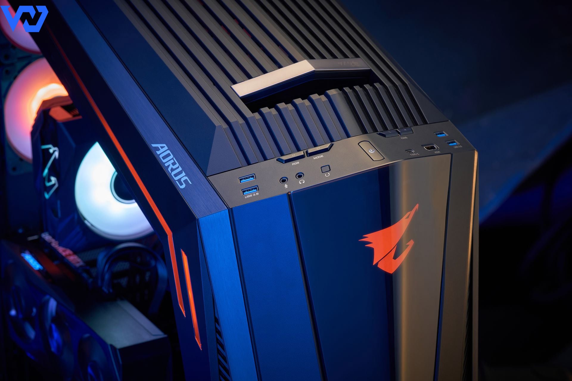 Vỏ Case Máy Tính Gigabyte AORUS AC700 Glass (GP-AC700G)